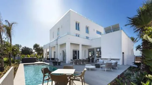 House on the seafront in Ciudad Jardín, Palma with holiday rental license House on the seafront in Ciudad Jardín, Palma with holiday rental license